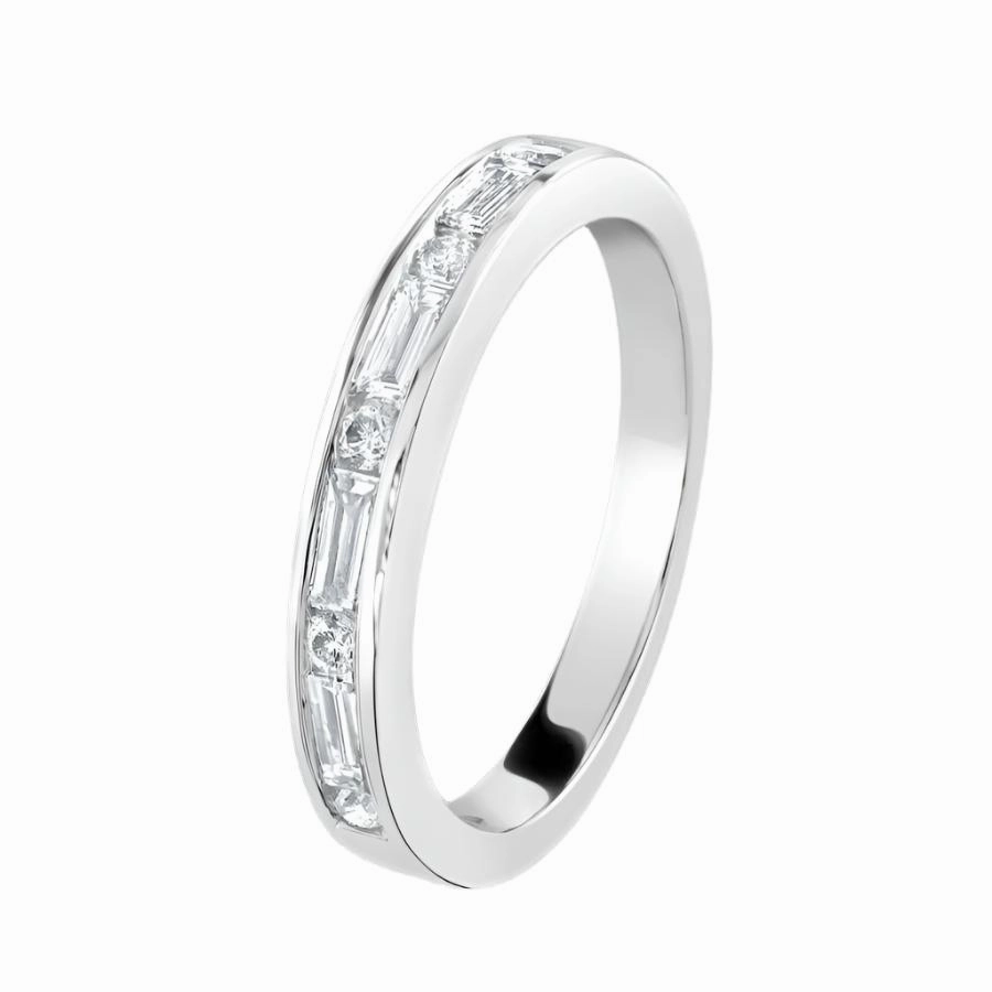 0.39ct Round Brilliant Cut & Baguette Cut Diamond 18ct White Gold Half Eternity Ring texture-diamond  