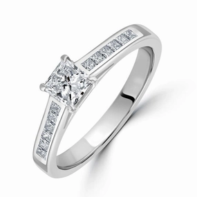 0.41ct Diamond Princess Cut Solitaire with diamond shoulders Platinum Ring texture-diamond  