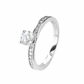 0.60ct Round Brilliant Cut Diamond Solitaire 18ct White Gold Ring with Diamond Shoulders texture-diamond  