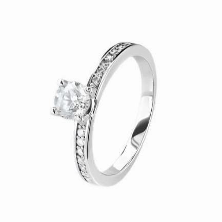 0.60ct Round Brilliant Cut Diamond Solitaire 18ct White Gold Ring with Diamond Shoulders texture-diamond  