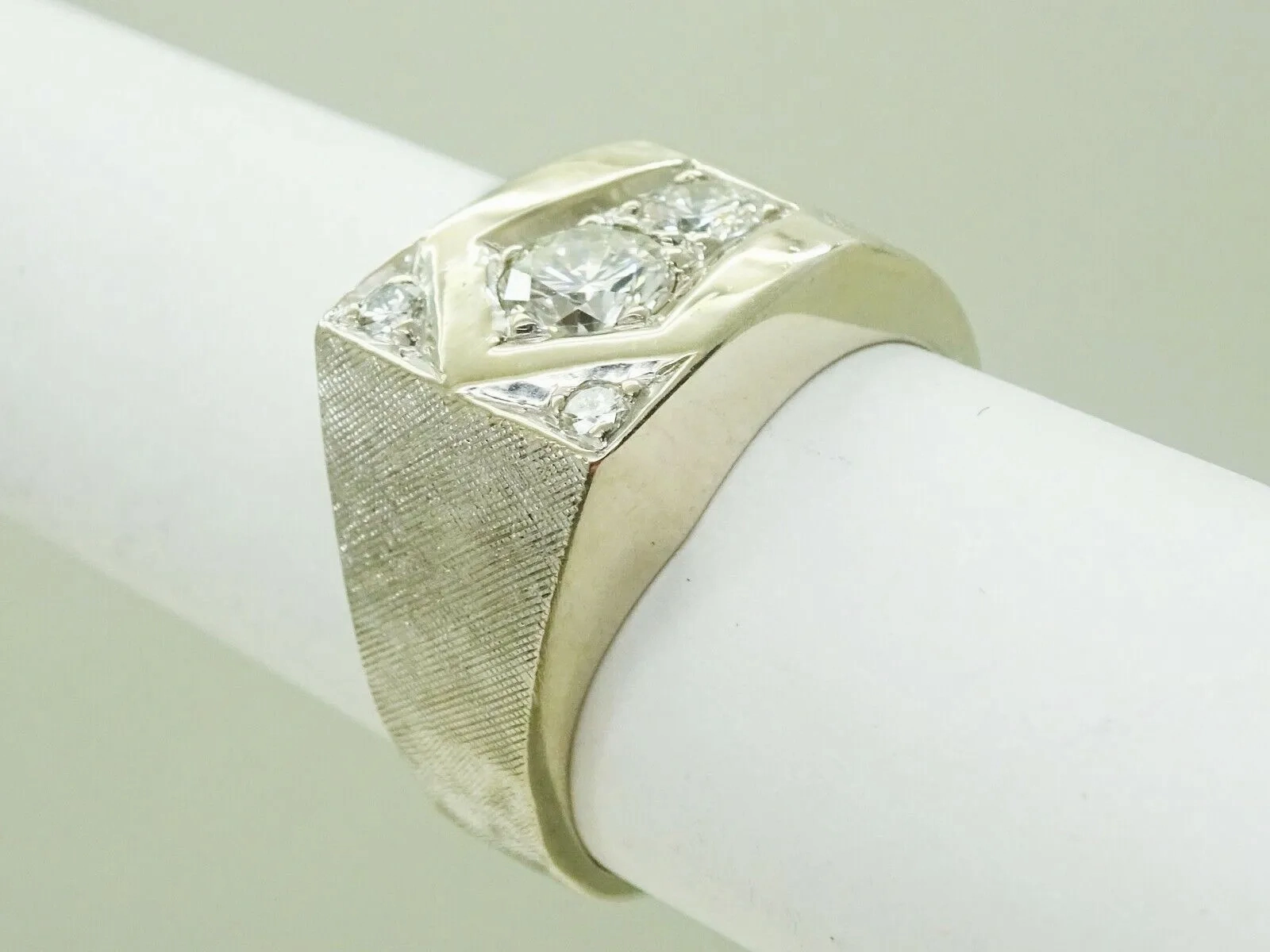 0.75ct tw Earth Mined Diamond Ribbon Edge Design Ring 14k White Gold Size 7.5