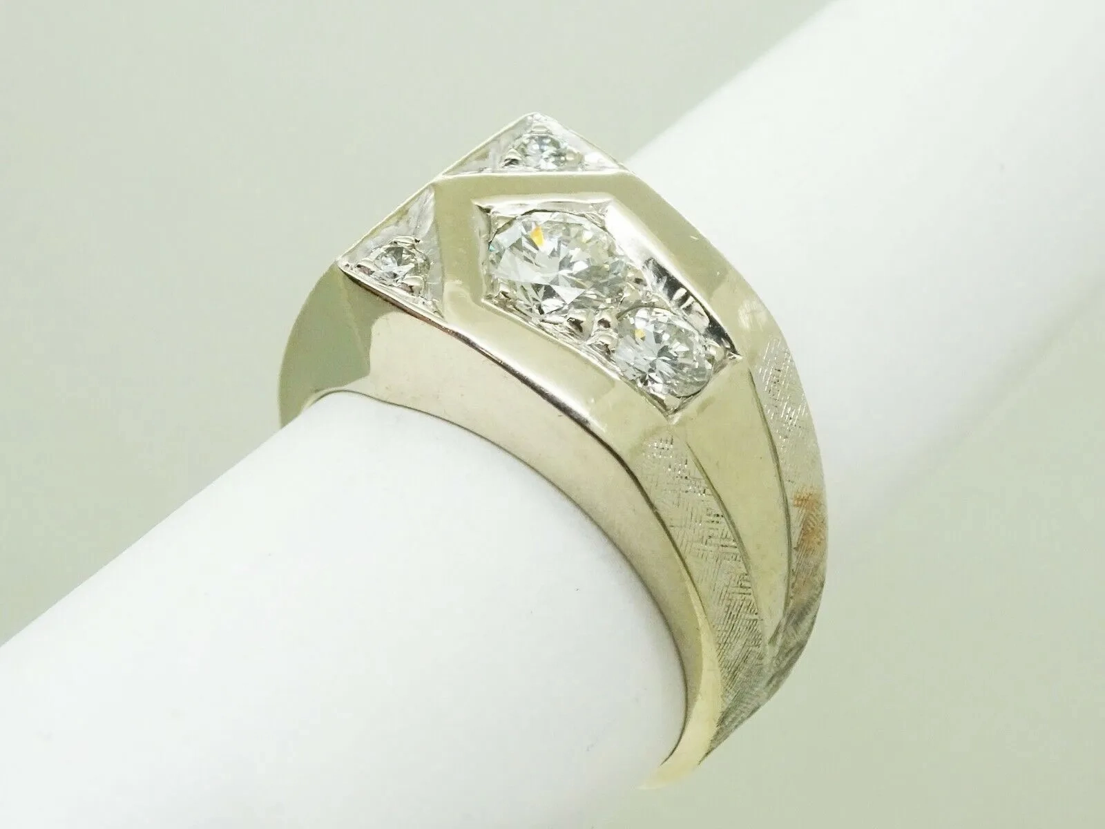 0.75ct tw Earth Mined Diamond Ribbon Edge Design Ring 14k White Gold Size 7.5