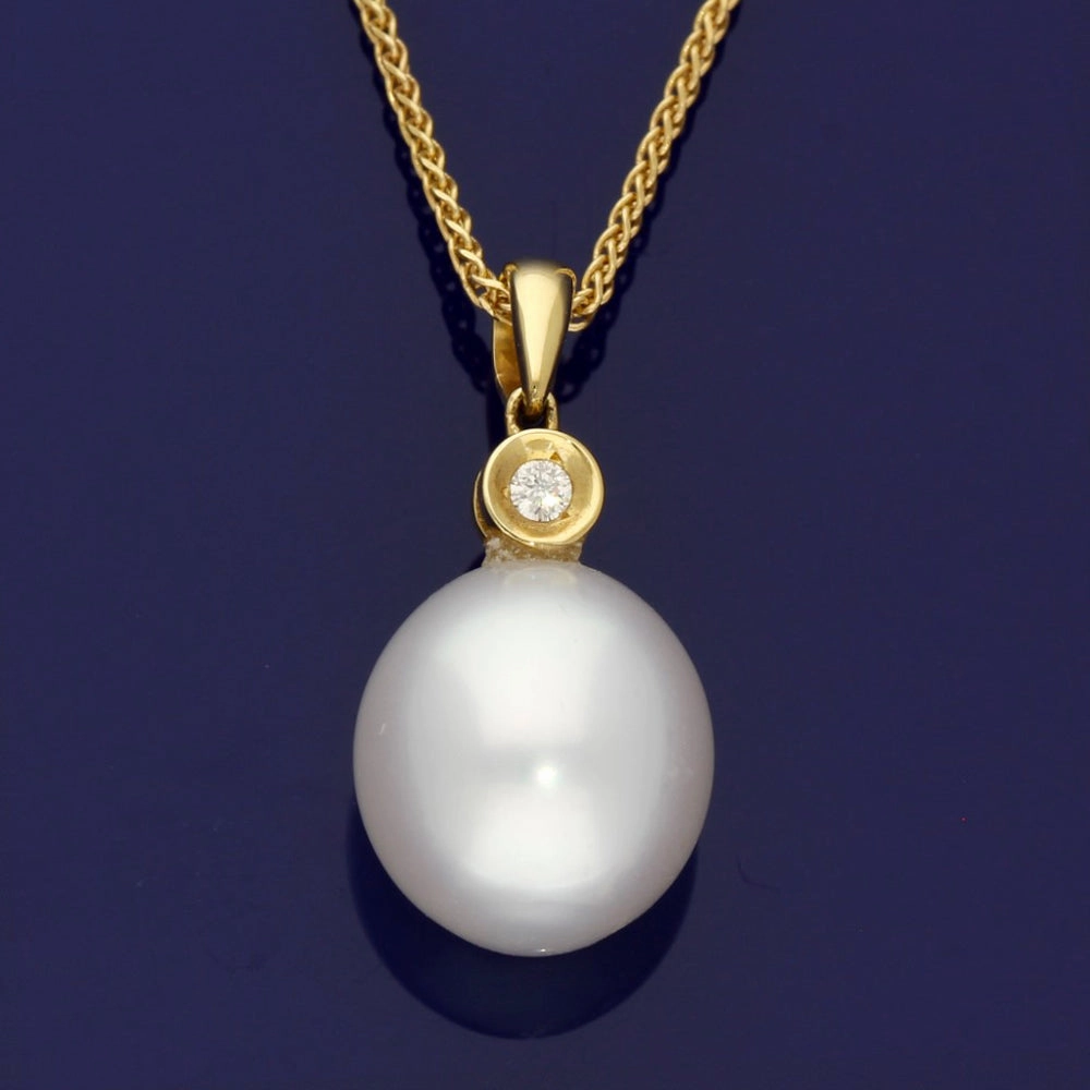 11mm South Sea Pearl & Diamond 18ct Yellow Gold Pendant texture-pearl  