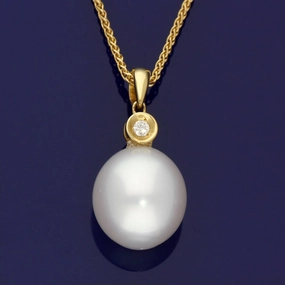 11mm South Sea Pearl & Diamond 18ct Yellow Gold Pendant texture-pearl  