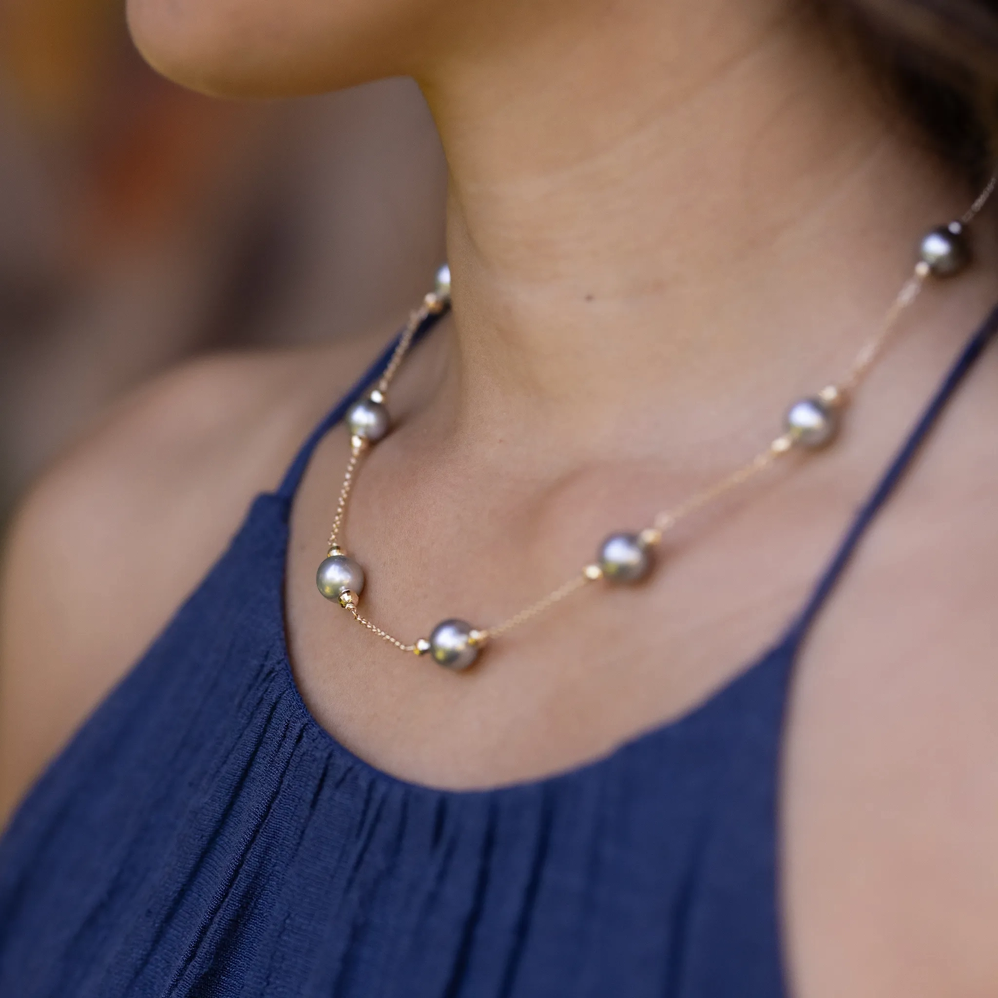 17.5-18&quot; Tahitian Black Pearl Necklace in Gold - 9-10mm