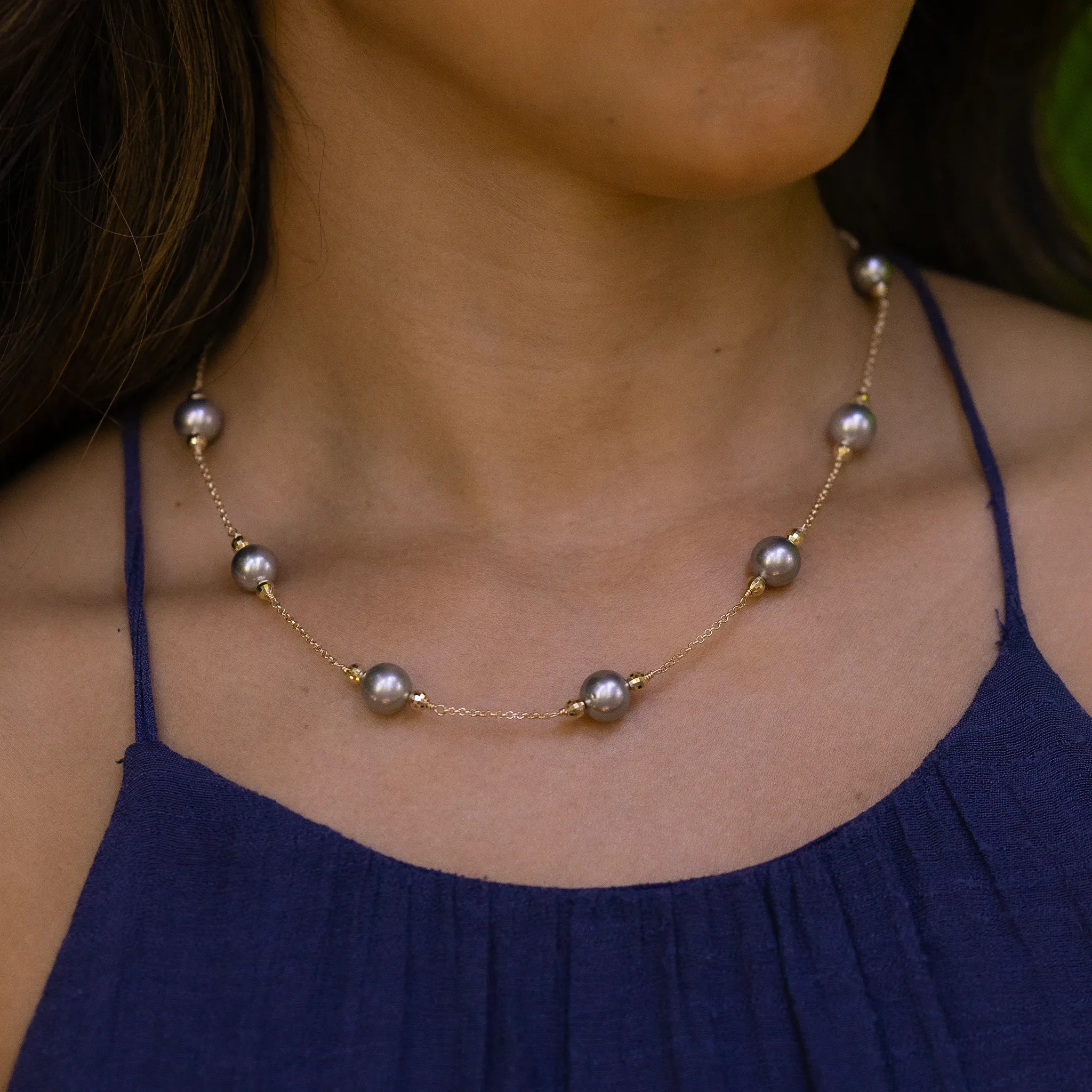 17.5-18&quot; Tahitian Black Pearl Necklace in Gold - 9-10mm