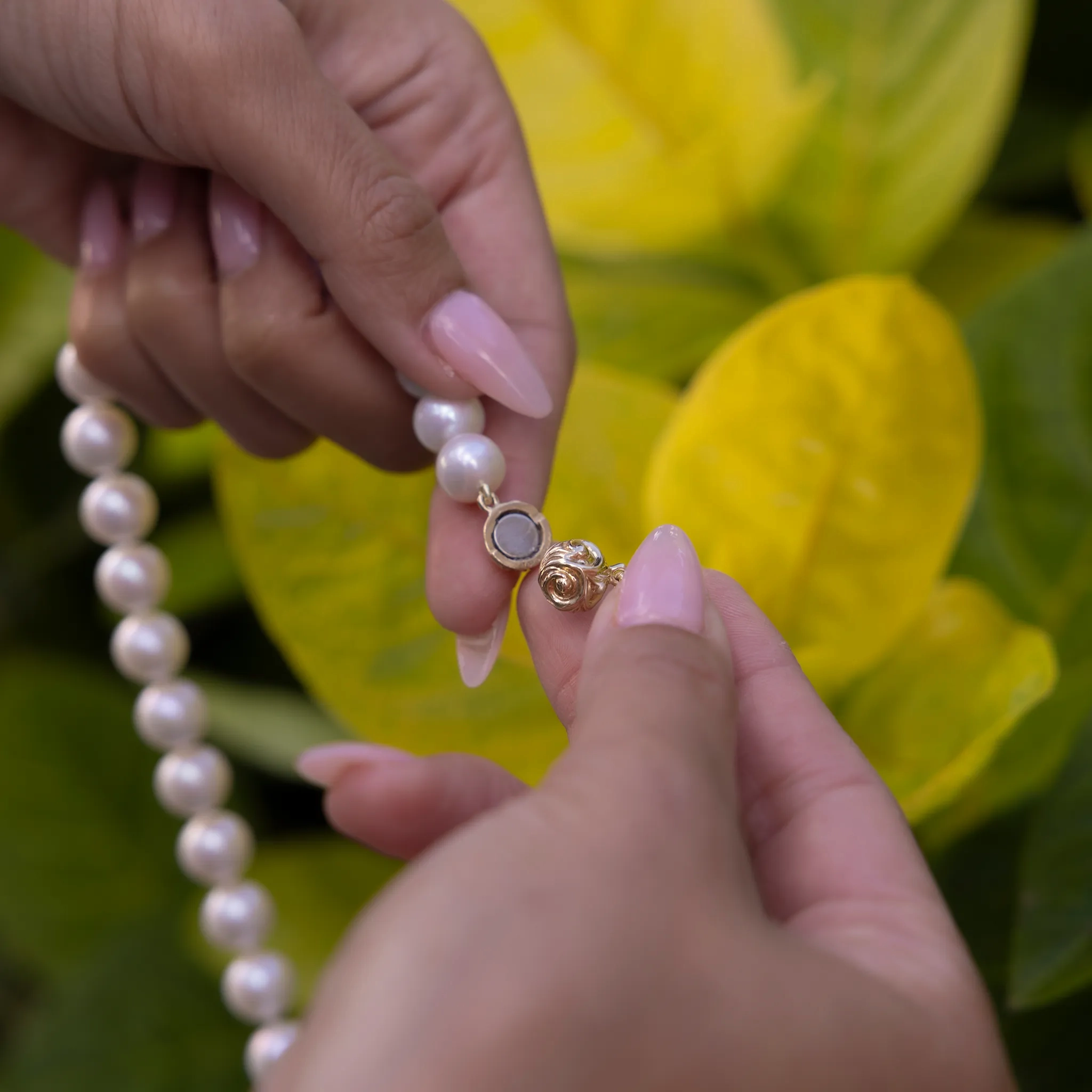 18-19&quot; Freshwater White Pearl Strand with Magnetic Gold Clasp - 9-11mm