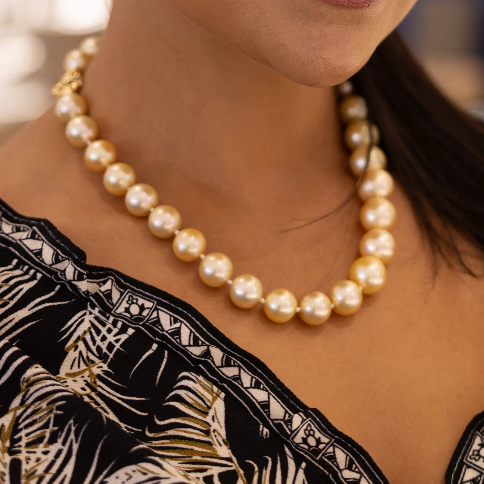 18-19&quot; South Sea Gold Pearl Strand with Gold Clasp - 13-16mm