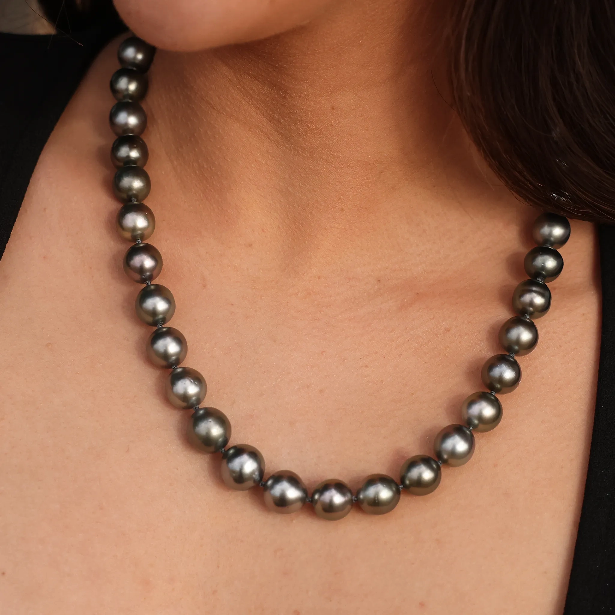 18-19&quot; Tahitian Black Pearl Strand with Gold Clasp - 10-12mm