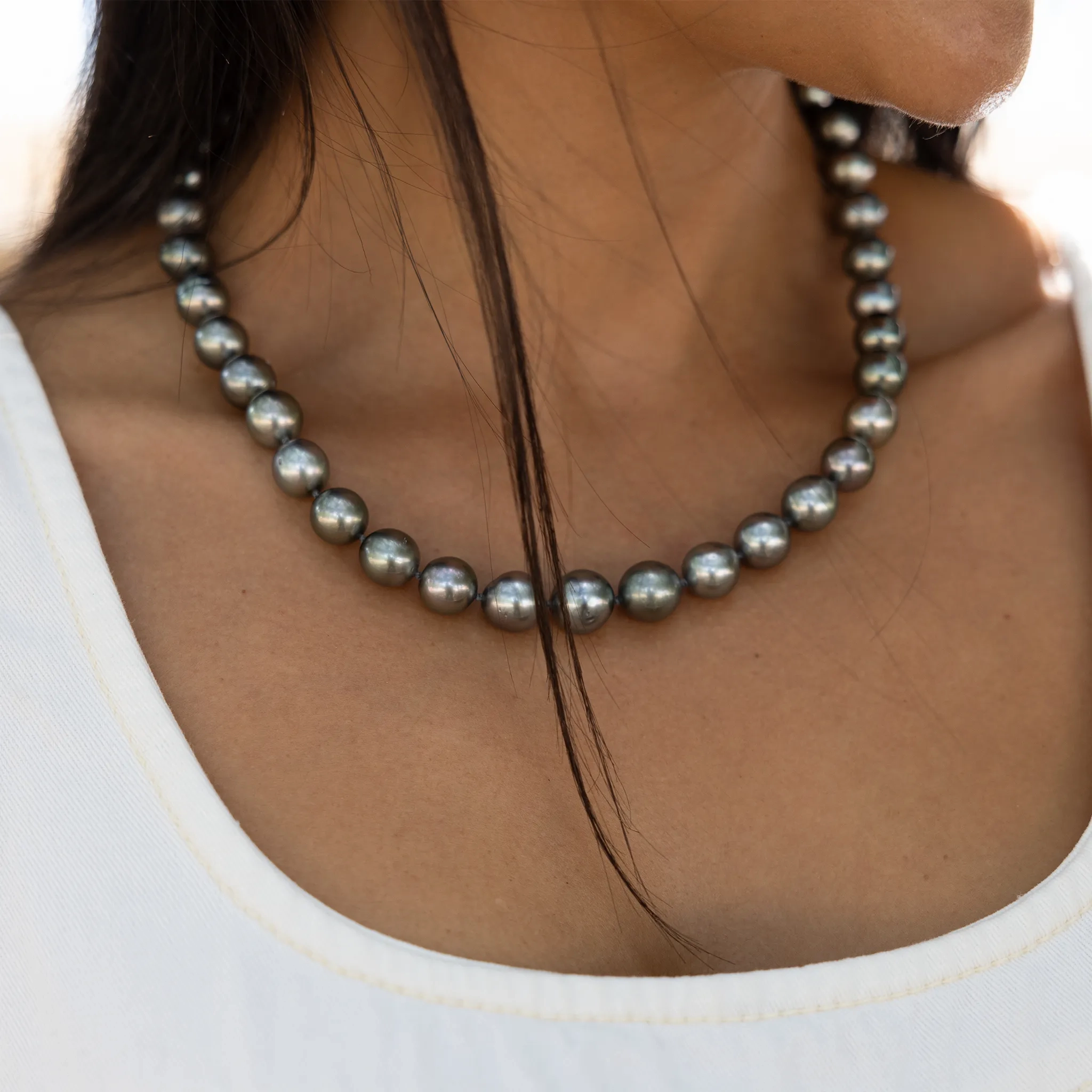 18-19&quot; Tahitian Black Pearl Strand with Gold Clasp - 10-12mm