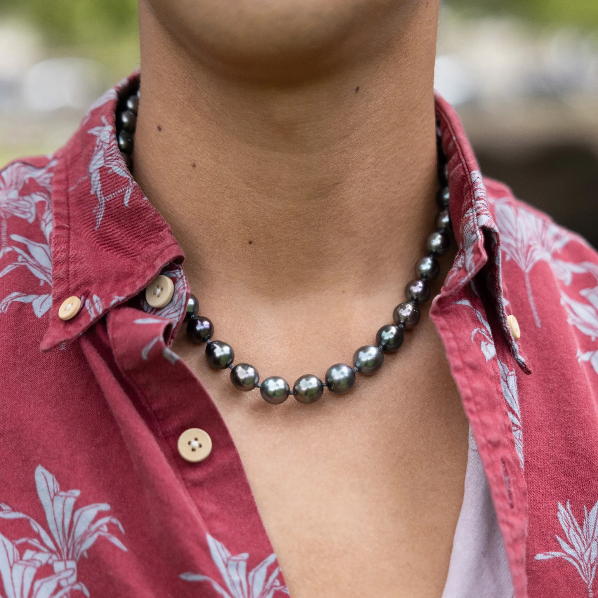 18-19&quot; Tahitian Black Pearl Strand with Gold Clasp - 10-12mm