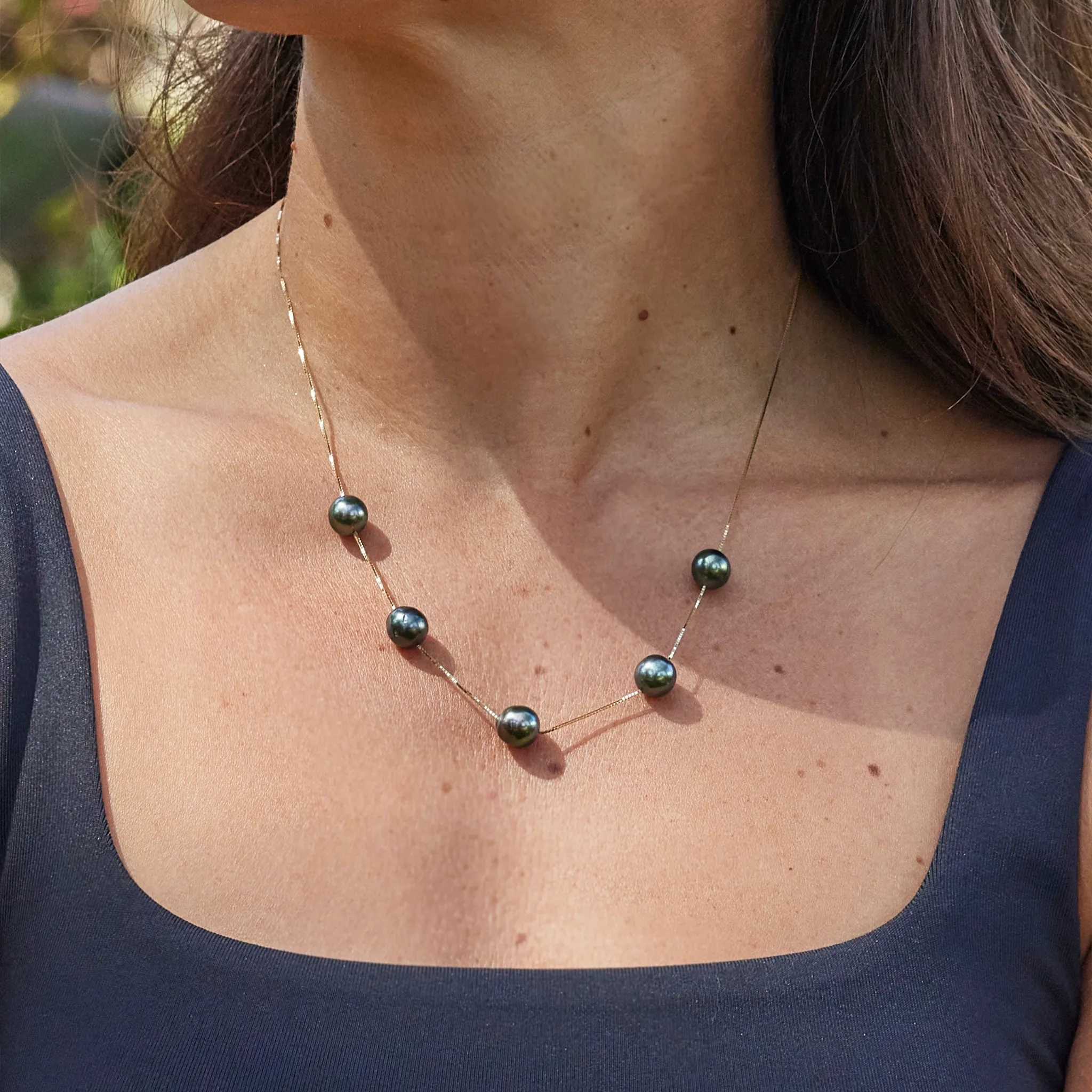 18&quot; Tahitian Black Pearl Necklace in Gold - 9-10mm