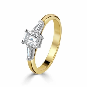 18ct gold single Marquise diamond ring texture-diamond  