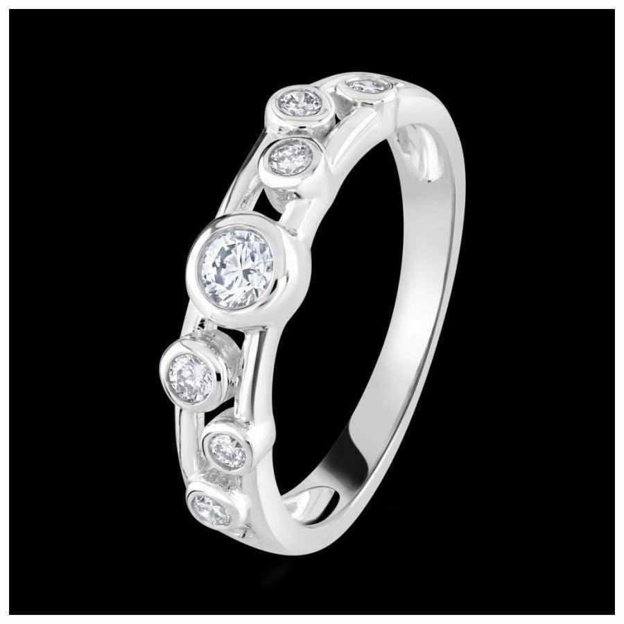 18ct White gold 7 diamond ring texture-diamond  