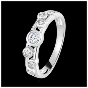 18ct White gold 7 diamond ring texture-diamond  