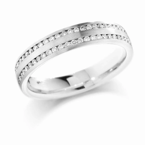 18ct White Gold Channel Set Round Brilliant Cut Diamond 2-Row Eternity Band texture-diamond  