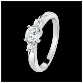 18ct white gold claw set 3 stone Diamond ring texture-diamond  