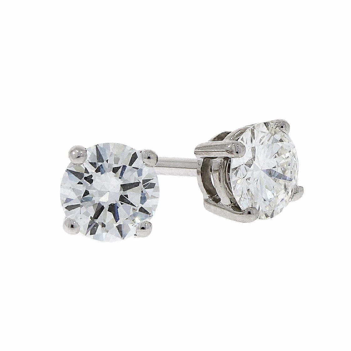 18ct White Gold Diamond Solitaire Claw Studs texture-diamond  