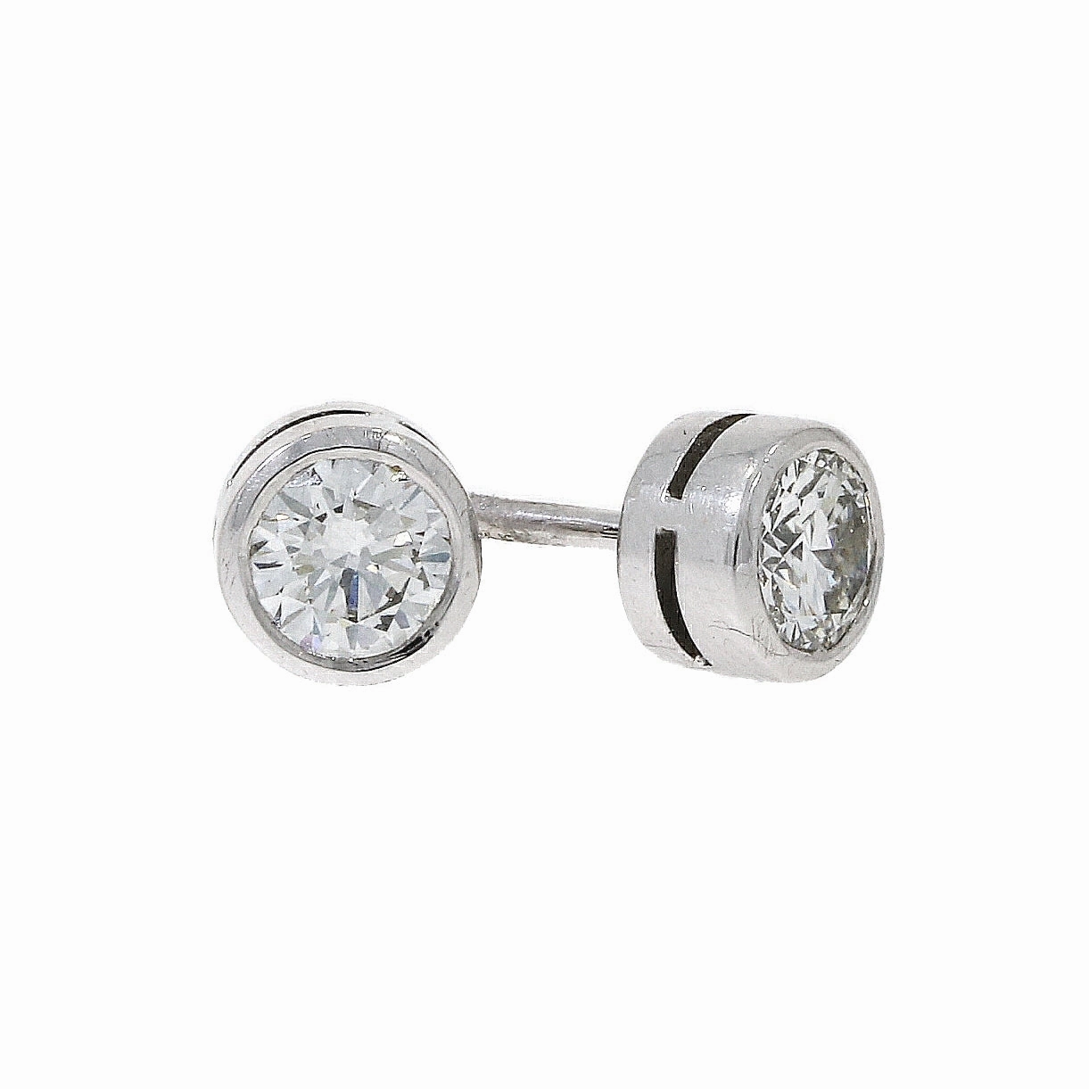 18ct white gold Diamond solitaire rub over studs texture-diamond  