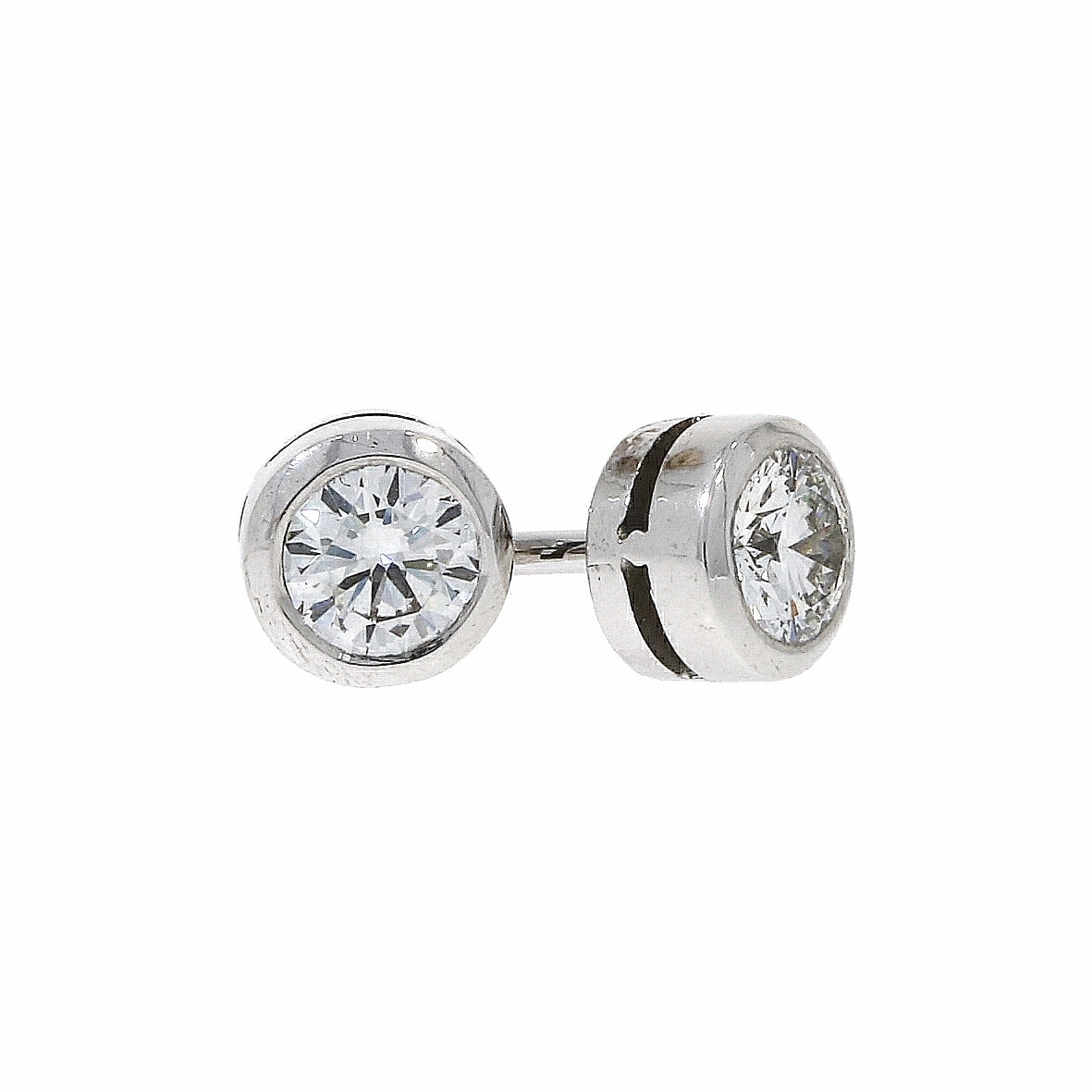 18ct white gold Diamond solitaire rub over studs texture-diamond  