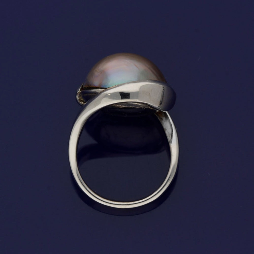 18ct White Gold Large Grey Mab Pearl Ring