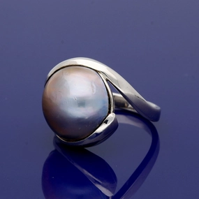 18ct White Gold Large Grey Mab Pearl Ring texture-pearl  