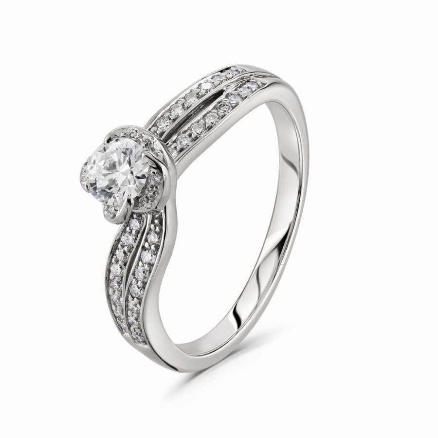 18ct White Gold Round Brilliant Cut Diamond Ring with 2-Row Diamond Shoulders texture-diamond  