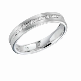 18ct White Gold Round Brilliant Cut Diamond Set Band texture-diamond  