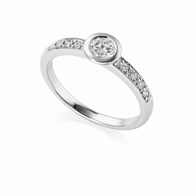 18ct White Gold Rubover Set Round Brilliant Cut Solitaire Ring with Diamond Shoulders texture-diamond  