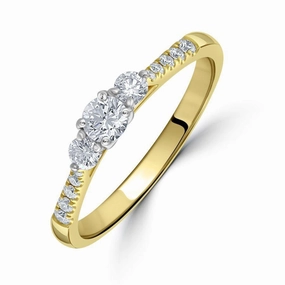 18ct Yellow Gold Round Brilliant Cut Diamond Trilogy Ring with Diamond Shoulders texture-diamond  