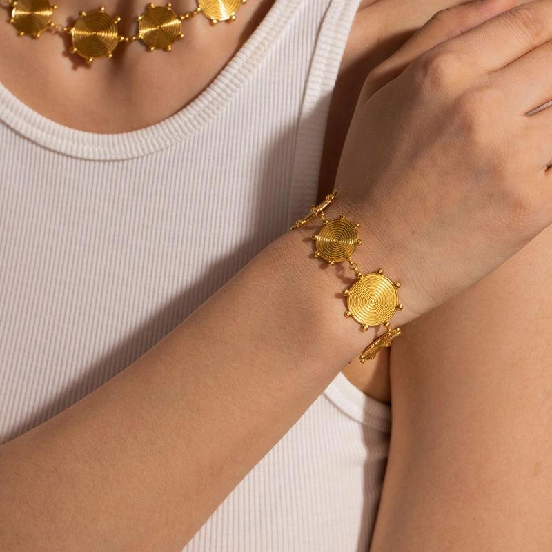 18K Gold Plated Stainless Steel Retro Palace-Style Bracelet 