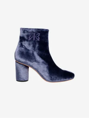 18 Uhr Ausstellung in der Galerie Vegane Samt-Stiefel mit Absatz | Indigoblau