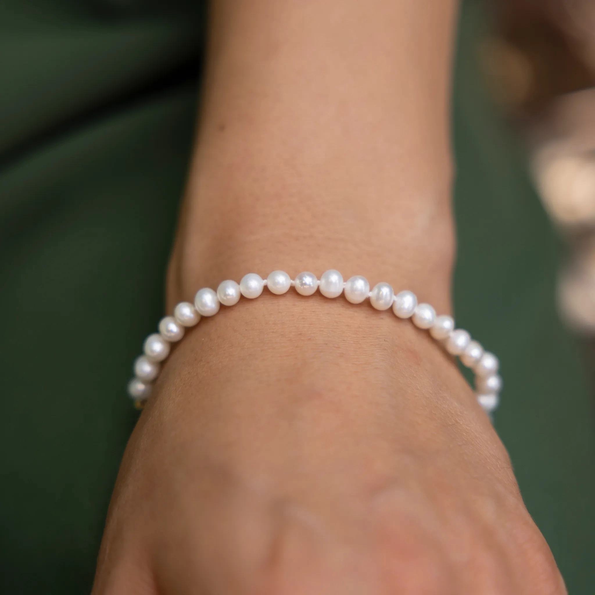 7.5-9&quot; Adjustable White Freshwater Pearl Bracelet in Gold - 4.5-5mm