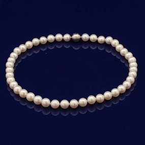 8.5-9mm Akoya Pearl Necklace with Diamond Vario Clasp texture-pearl  