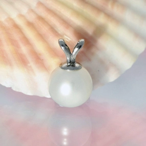 8mm Single White Cultured Akoya Pearl 18ct White Gold Pendant texture-pearl  