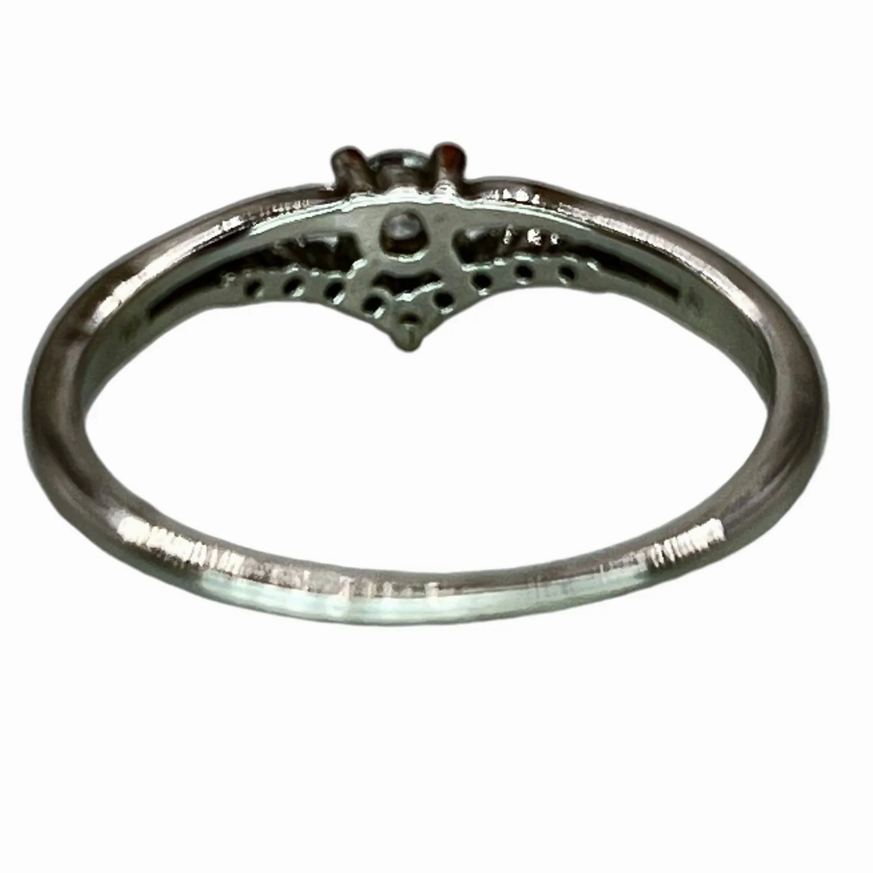 925 Sterling Silver Round Cubic Zirconia Curved V Shape Band Ring Size 7.75 Band