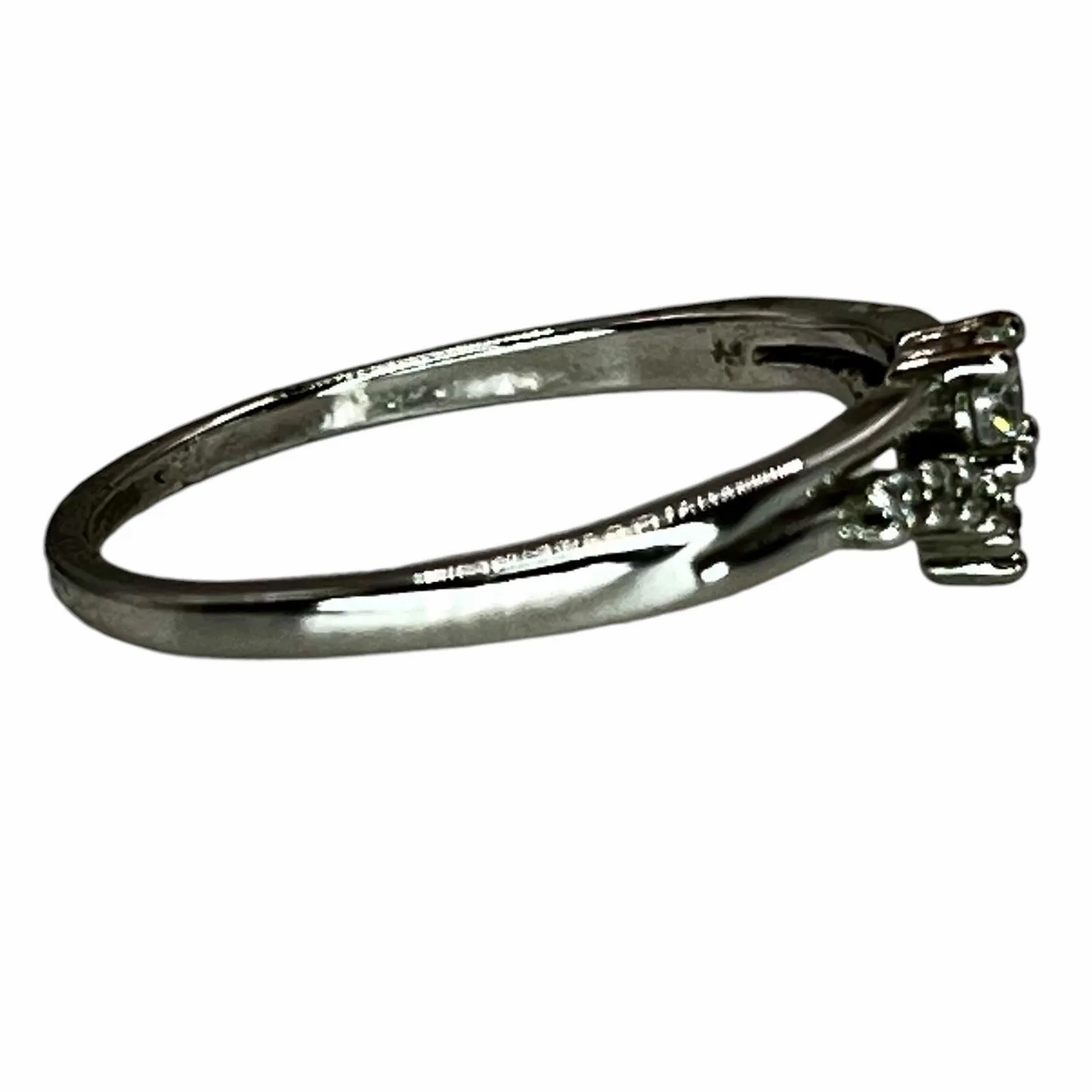 925 Sterling Silver Round Cubic Zirconia Curved V Shape Band Ring Size 7.75 Band