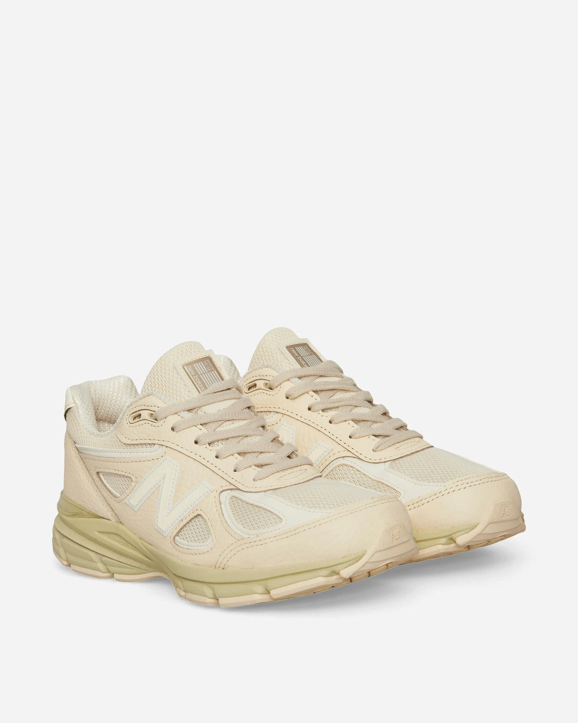 990v4 Sneakers Macadamia-Nuss / Morchel