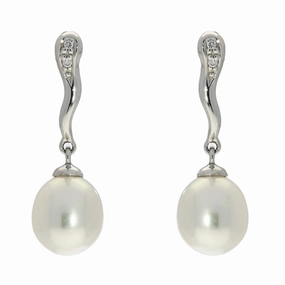 9ct White Gold Freshwater Pearl & Diamond Drop Earrings texture-pearl  
