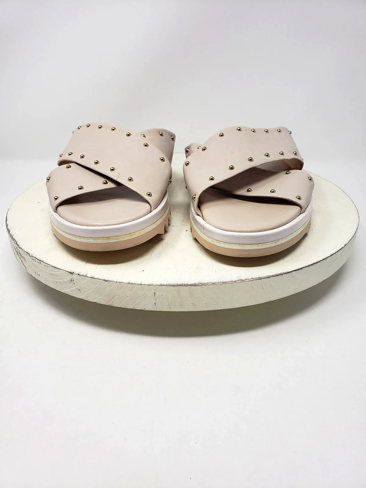 AGL Größe 9.5 (39.5) Beige Sandalen mit Nieten NWOB