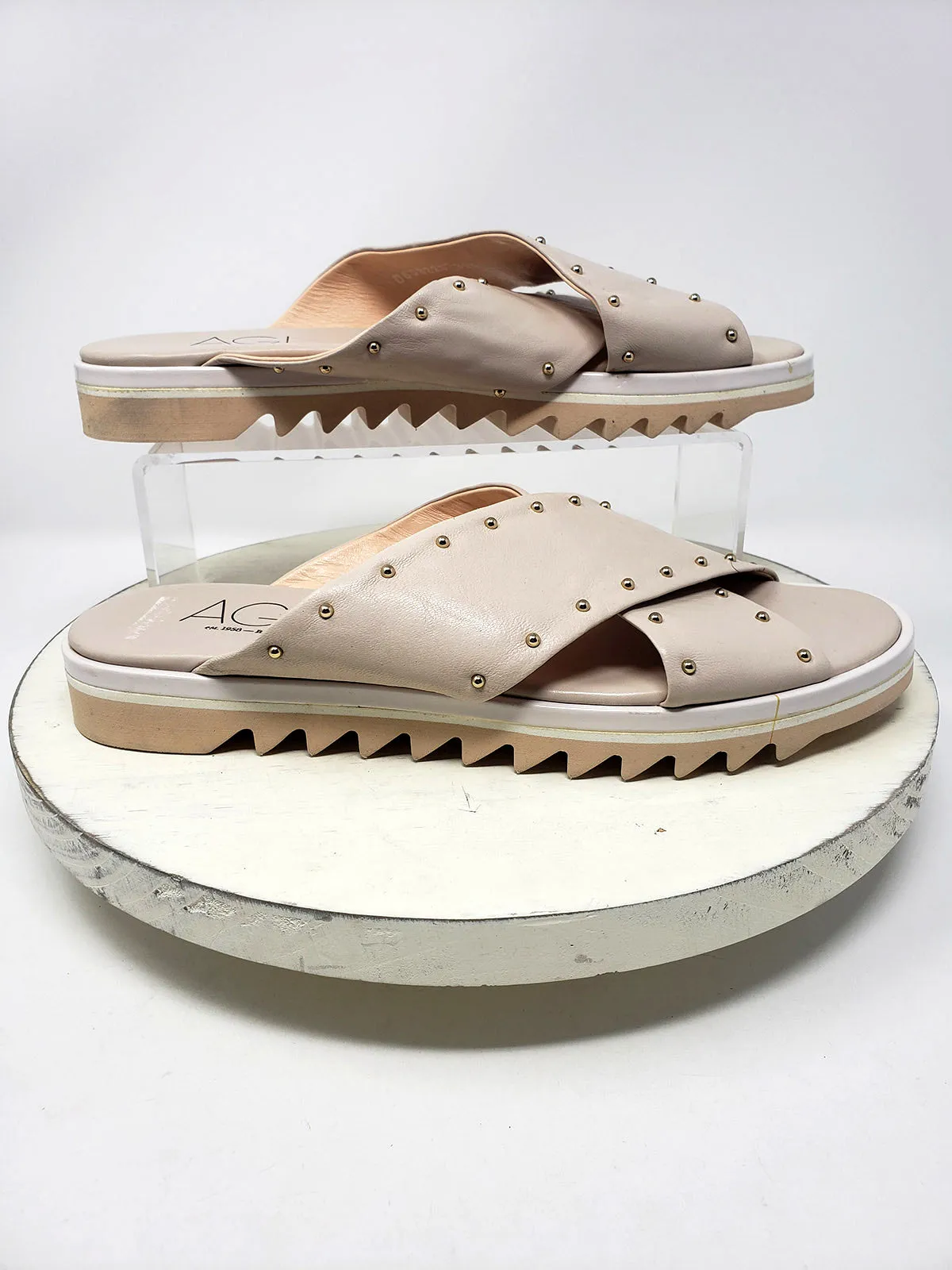 AGL Größe 9.5 (39.5) Beige Sandalen mit Nieten NWOB