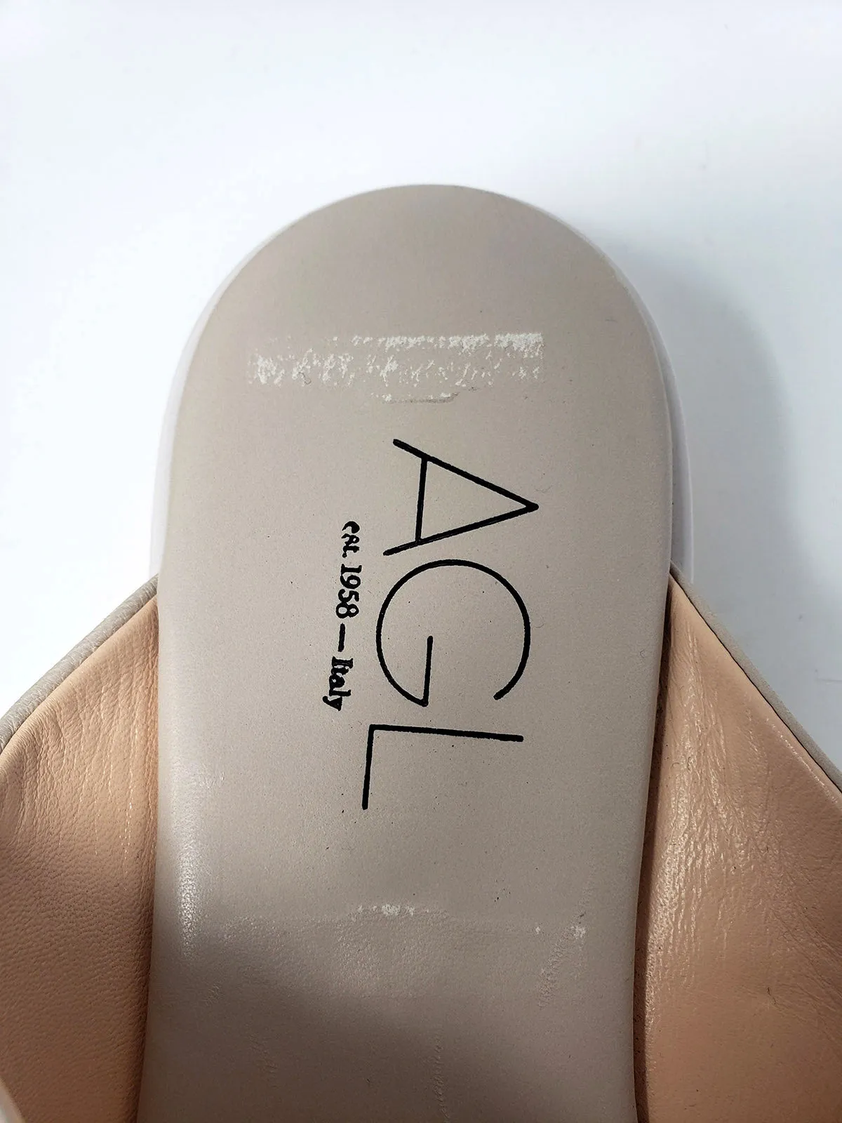 AGL Größe 9.5 (39.5) Beige Sandalen mit Nieten NWOB