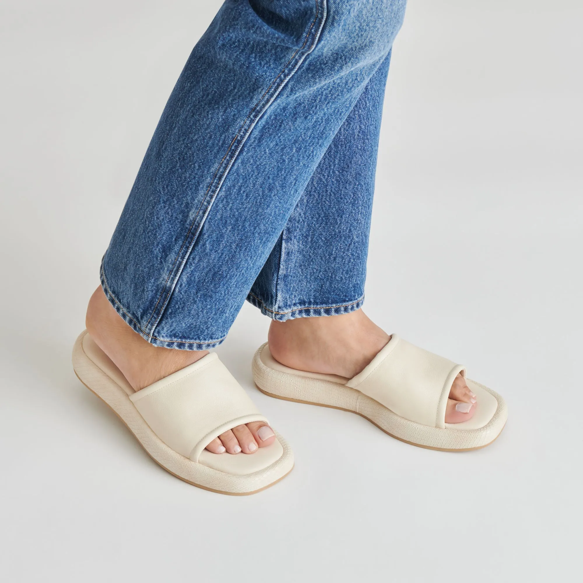 AISHA SANDALEN IN ELFENBEIN LEDER
