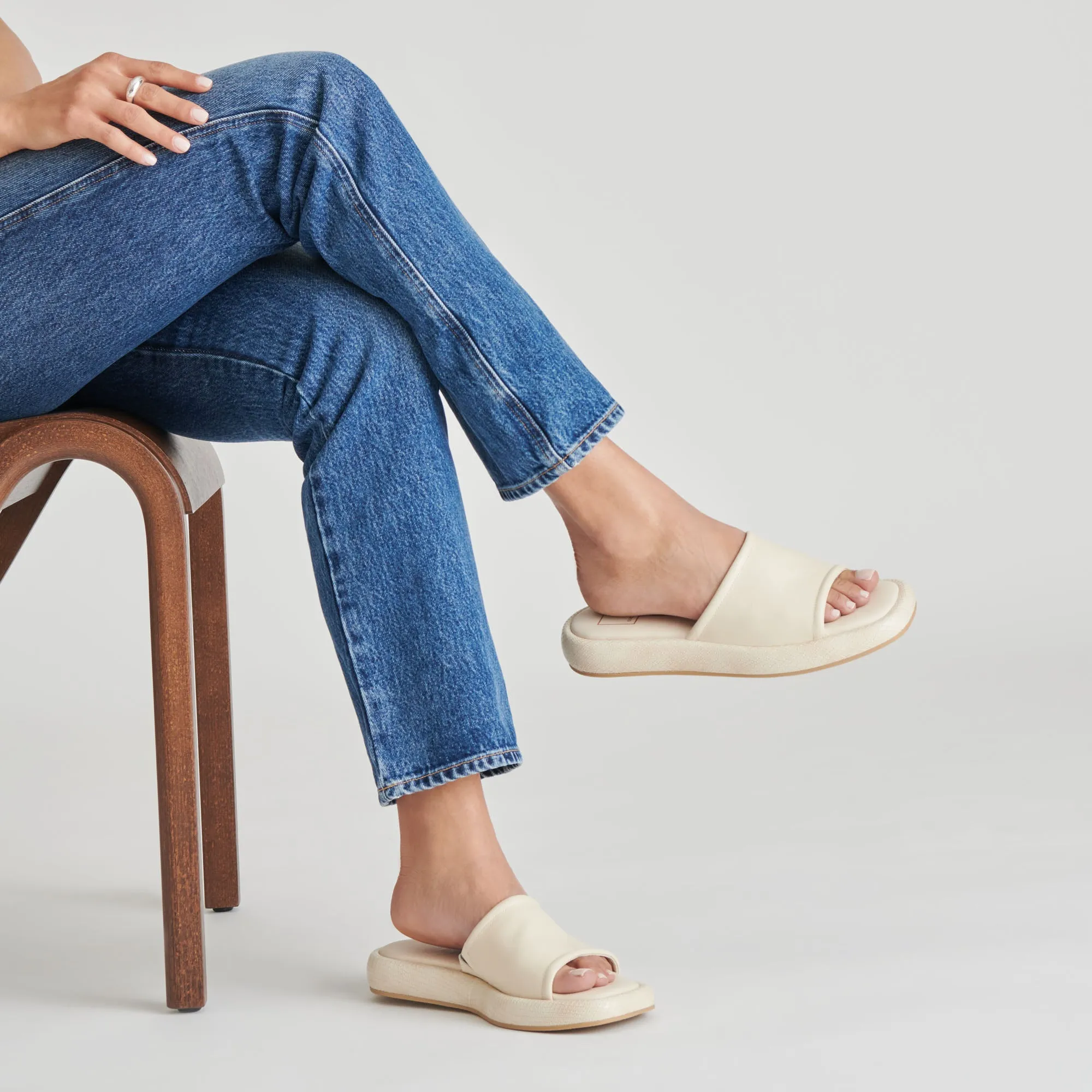 AISHA SANDALEN IN ELFENBEIN LEDER