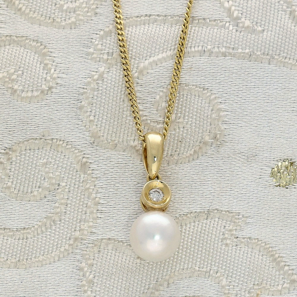 Akoya Pearl & Bezel Set Diamond 18ct Yellow Gold Pendant