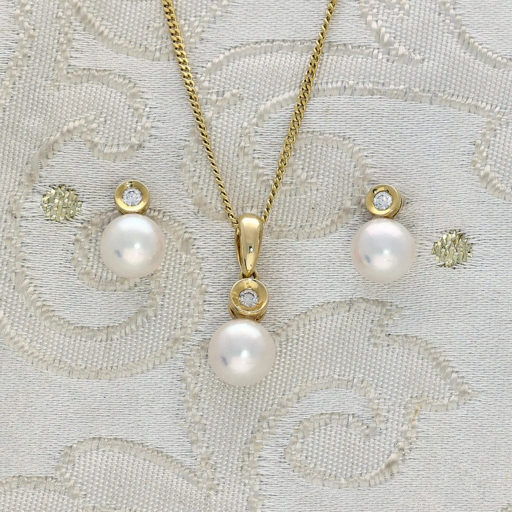 Akoya Pearl & Bezel Set Diamond 18ct Yellow Gold Pendant