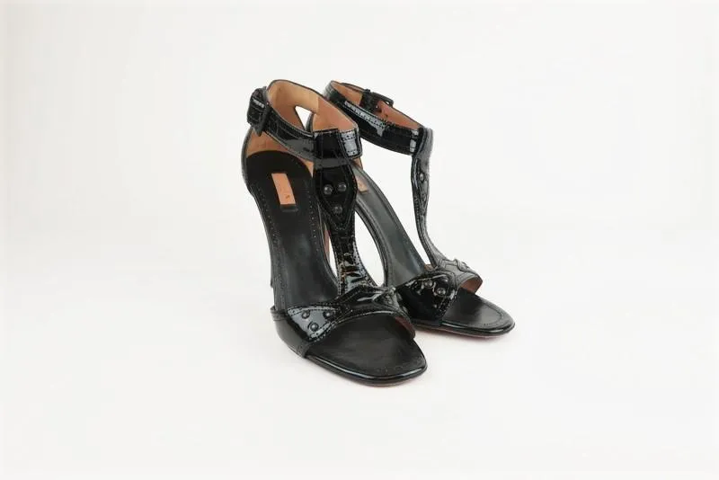 Alaia T-Band Sandalen Schwarz Lackleder Größe 38.5 Offene Zehen Absatz