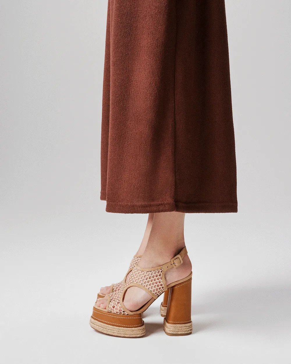 Almeja Platform Espadrille Sandale in Terra