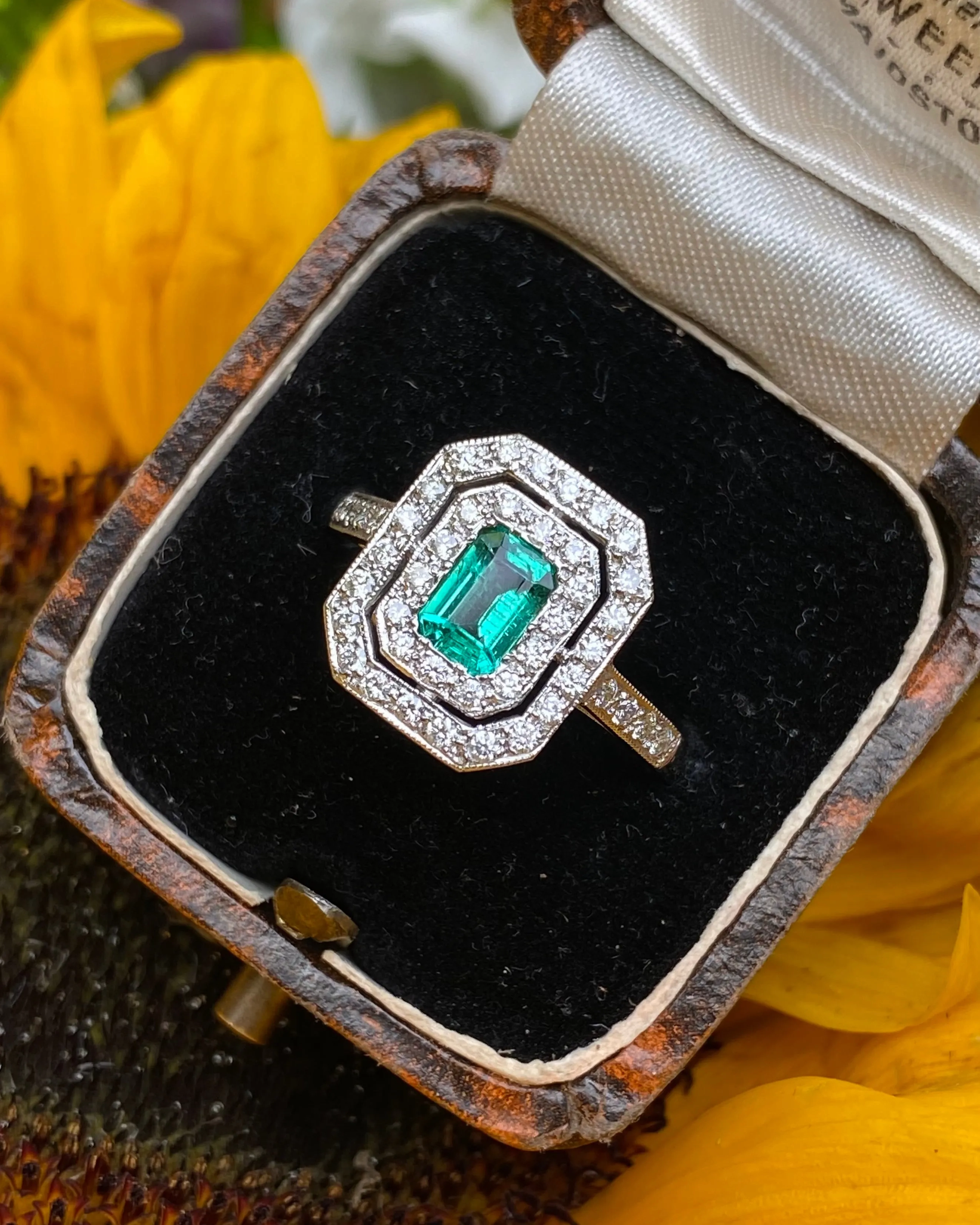 Art Deco Emerald and Diamond Platinum Ring 0.60ct   0.60ct