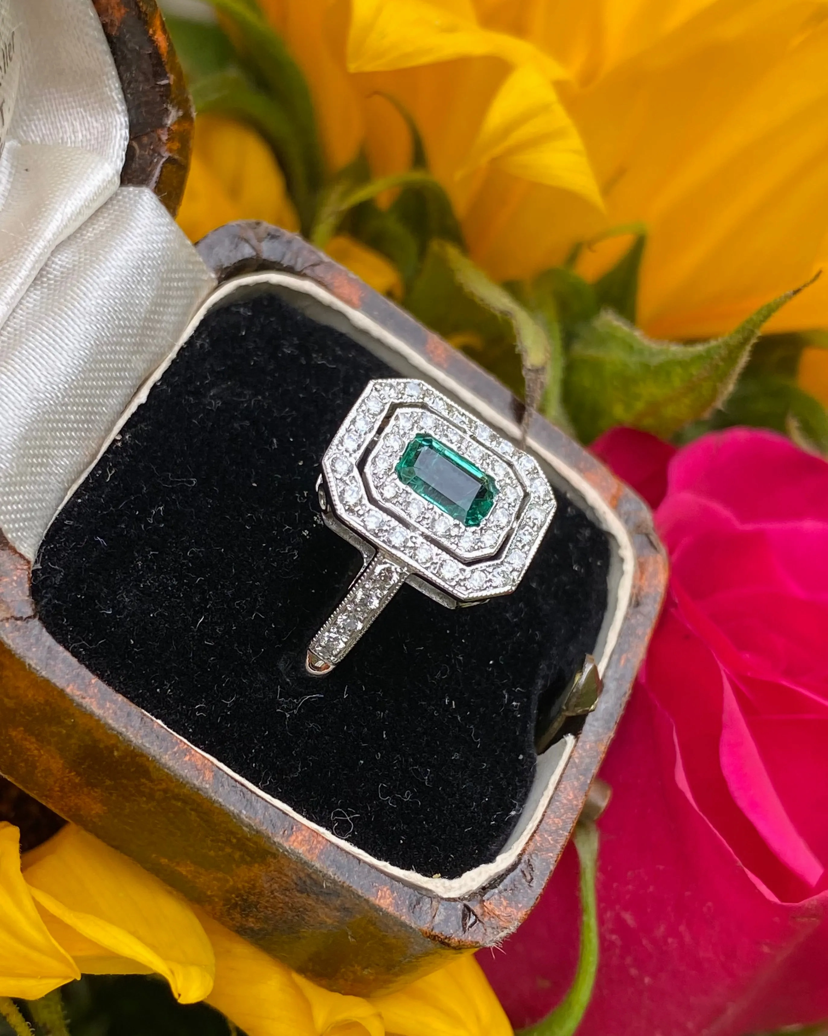 Art Deco Emerald and Diamond Platinum Ring 0.60ct   0.60ct